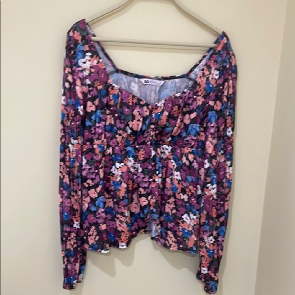 Sonoma Floral Blouse Soft Satin feeling Size M